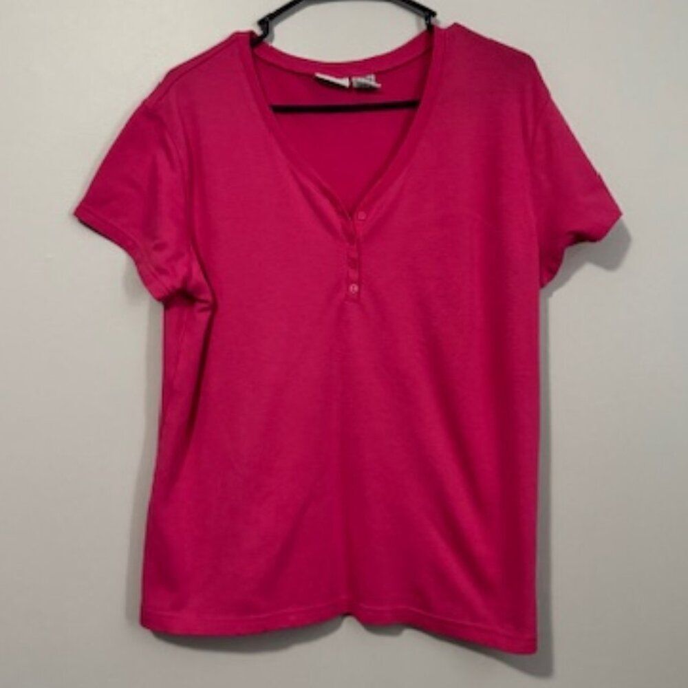 USED Woman's White Stag Short Sleeve V Neck Shirt with 4 Buttons Color Pink Sz L